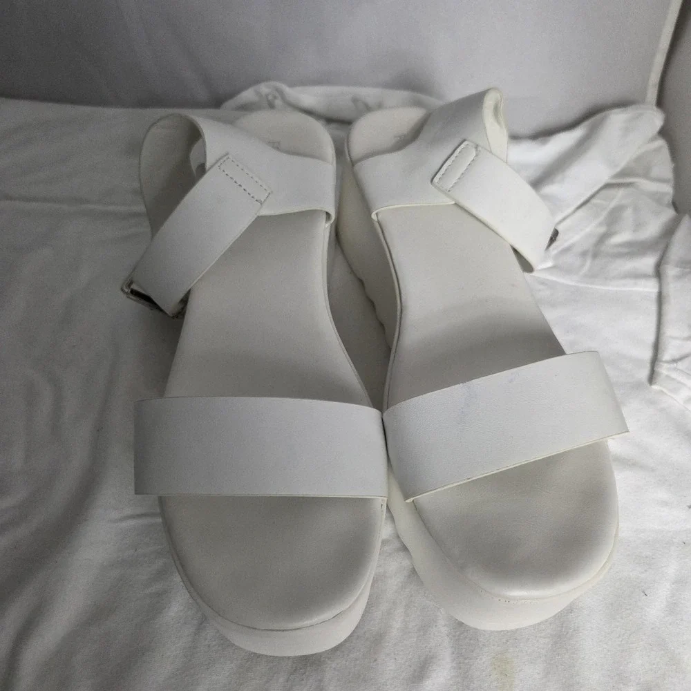 Forever 21 Sandals Womens Size 9 White Platform Wedge Ankle Strap Buckle Shoes
